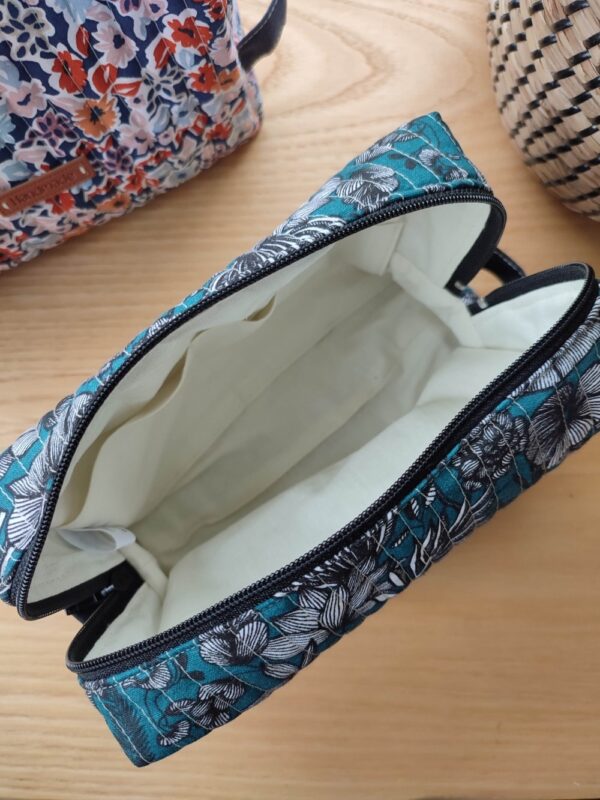 Trousse de toilette matelassée